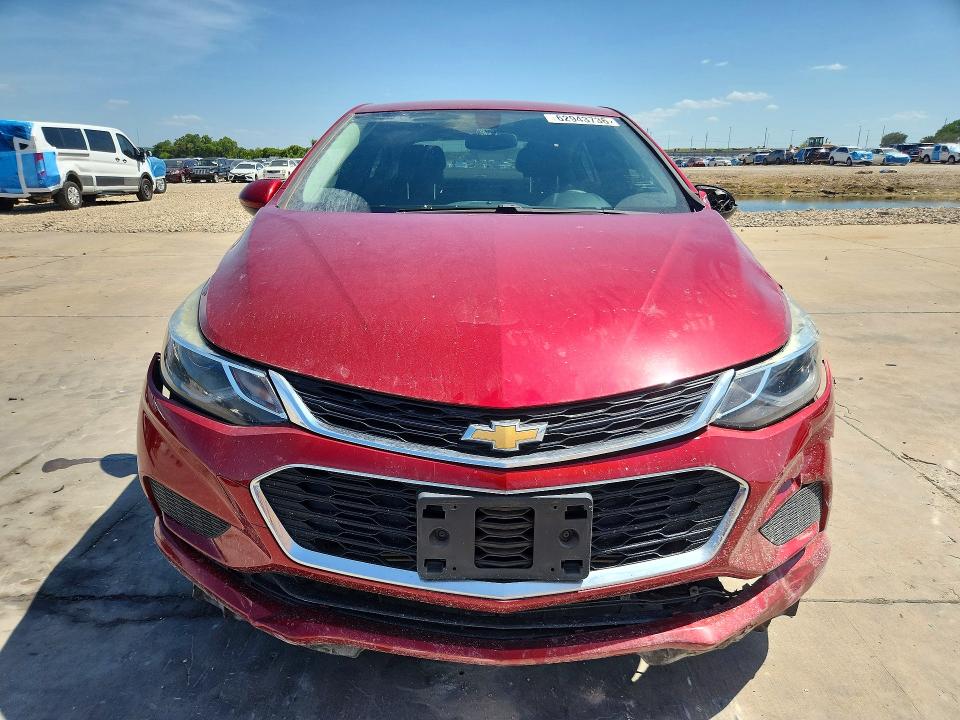 62943736 :رقم المزاد ، 1G1BE5SM8J7236002 vin ، 2018 Chevrolet Cruze مزاد بيع