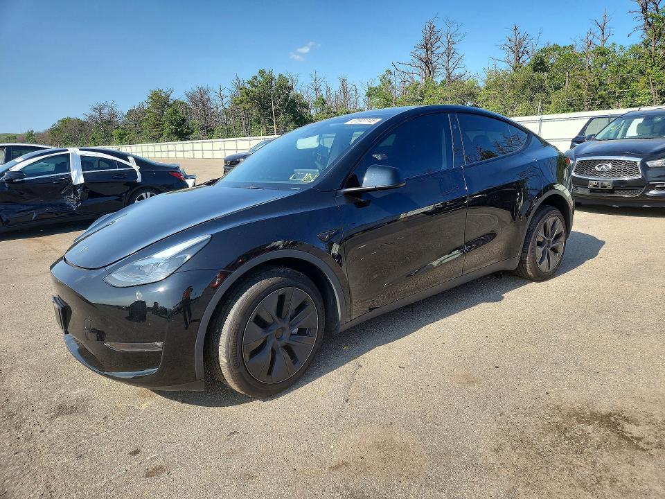 61941146 :رقم المزاد ، 7SAYGDEE6SF300000 vin ، 2025 Tesla Model Y مزاد بيع