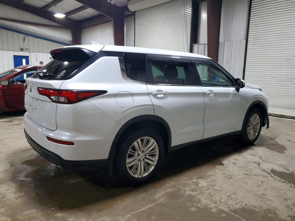 60250806 :رقم المزاد ، JA4J4TA87NZ040832 vin ، 2022 Mitsubishi Outlander مزاد بيع