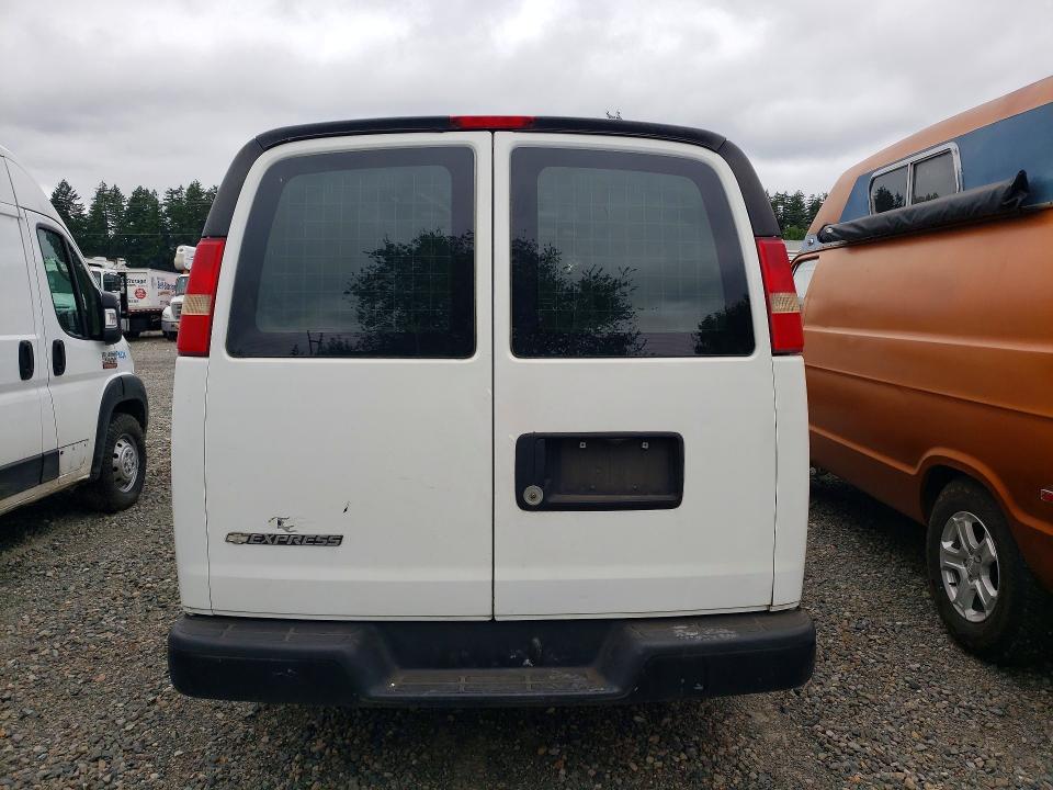 60134786 :رقم المزاد ، 1GCGG25CX81125151 vin ، 2008 Chevrolet Express G2500 مزاد بيع