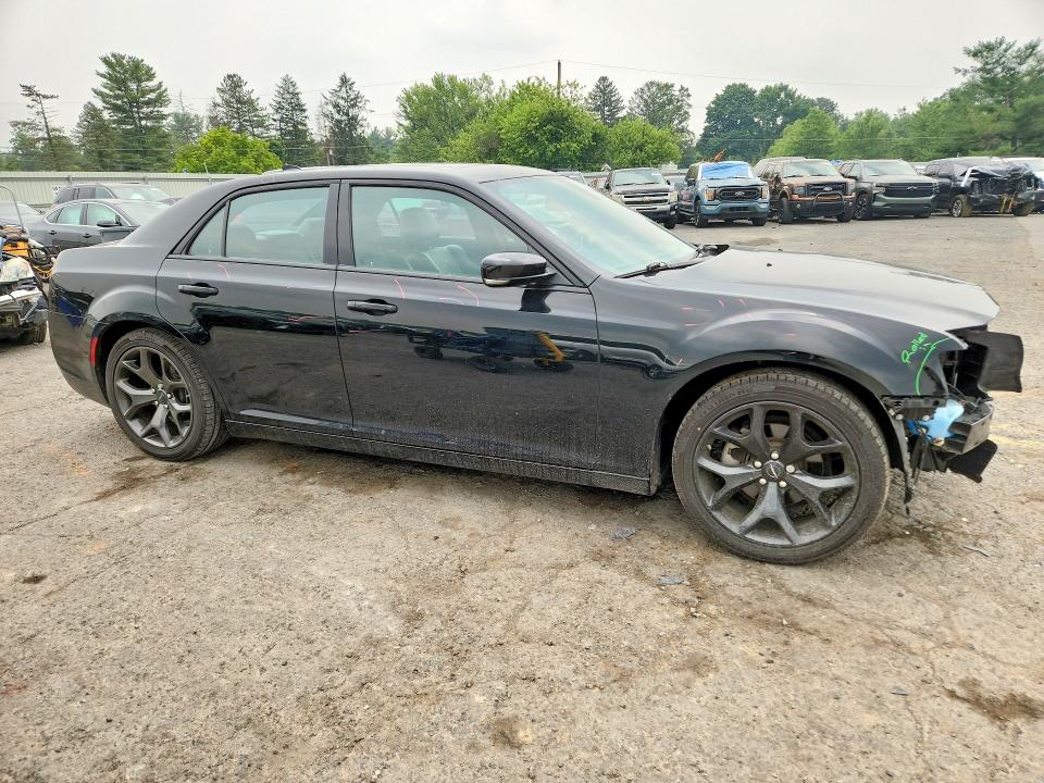 2022 Chrysler 300 მანქანა იყიდება აუქციონზე, vin: 2C3CCABG1NH184683, აუქციონის ნომერი: 61310876