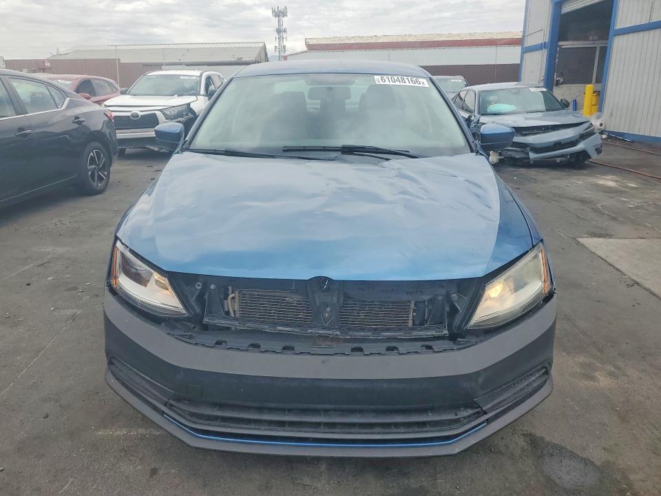 61048166 :رقم المزاد ، 3VW2B7AJ7HM306945 vin ، 2017 Volkswagen Jetta مزاد بيع