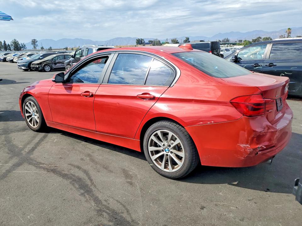 62111186 :رقم المزاد ، WBA8E5G52JNV02562 vin ، 2018 Bmw 320 مزاد بيع