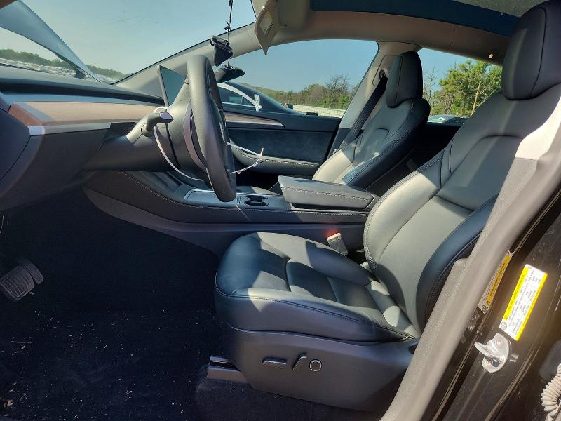 61941146 :رقم المزاد ، 7SAYGDEE6SF300000 vin ، 2025 Tesla Model Y مزاد بيع