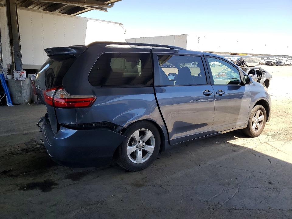 2015 Toyota Sienna მანქანა იყიდება აუქციონზე, vin: 5TDKK3DC2FS615115, აუქციონის ნომერი: 60850586