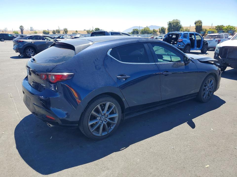 Продажа на аукционе авто 2023 Mazda 3, vin: JM1BPALM4P1611775, номер лота: 62914236