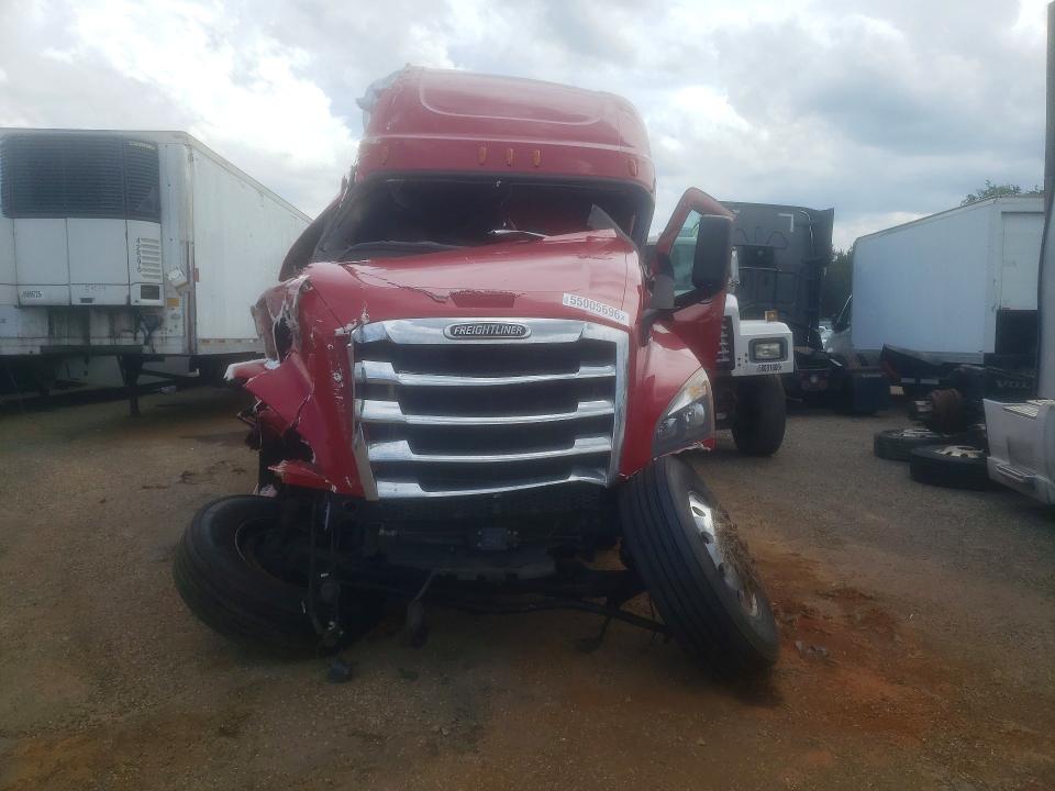 55005696 :رقم المزاد ، 3AKJHHDRXMSMF7643 vin ، 2021 Freightliner Cascadia 126 مزاد بيع