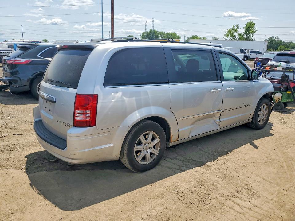 62320306 :رقم المزاد ، 2A4RR5D13AR338801 vin ، 2010 Chrysler Town & Country مزاد بيع