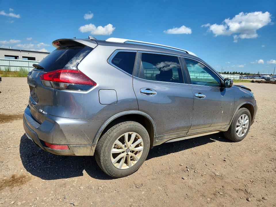 60581336 :رقم المزاد ، JN8AT2MVXJW301262 vin ، 2018 Nissan Rogue مزاد بيع
