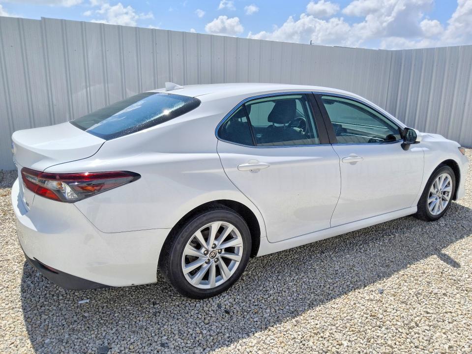 60572626 :رقم المزاد ، 4T1C11AK4PU805952 vin ، 2023 Toyota Camry مزاد بيع
