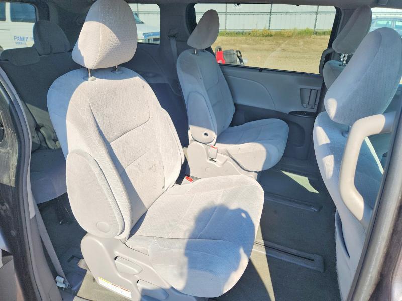 61426906 :رقم المزاد ، 5TDJK3DC8FS112409 vin ، 2015 Toyota Sienna Le مزاد بيع