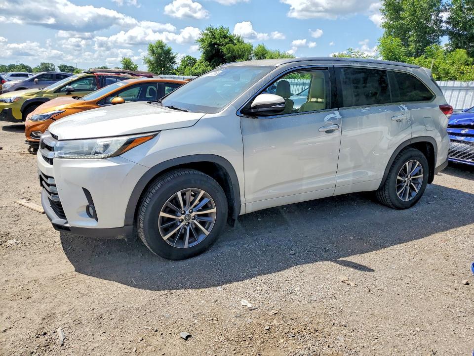 Продаж на аукціоні авто 2018 Toyota Highlander, vin: 5TDJZRFH7JS553075, номер лоту: 61308166