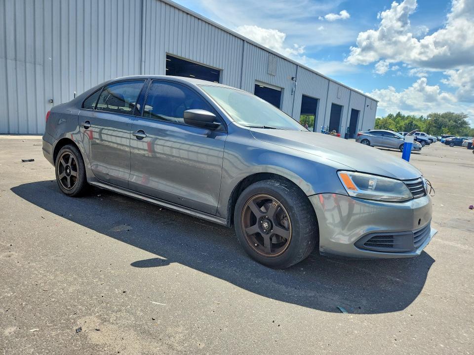 60715436 :رقم المزاد ، 3VWD17AJXFM251111 vin ، 2015 Volkswagen Jetta مزاد بيع