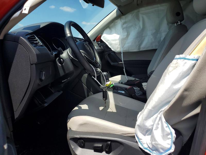 60142036 :رقم المزاد ، 3VV3B7AX9JM089093 vin ، 2018 Volkswagen Tiguan مزاد بيع