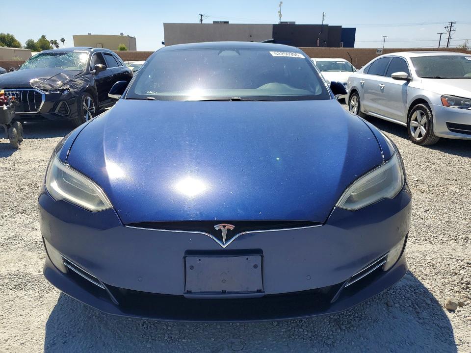 62250906 :رقم المزاد ، 5YJSA1E24JF295757 vin ، 2018 Tesla Model S مزاد بيع