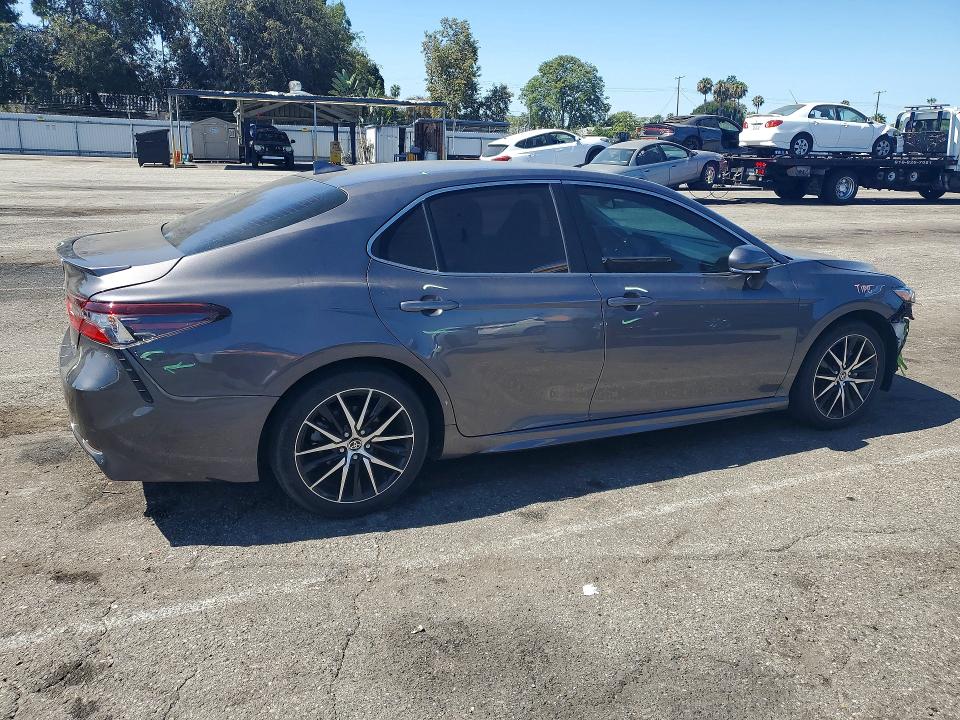62276526 :رقم المزاد ، 4T1G11AKXPU746584 vin ، 2023 Toyota Camry مزاد بيع