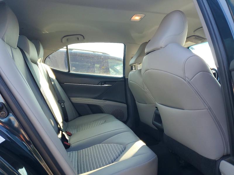 63172676 :رقم المزاد ، 4T1B11HK1KU685666 vin ، 2019 Toyota Camry مزاد بيع