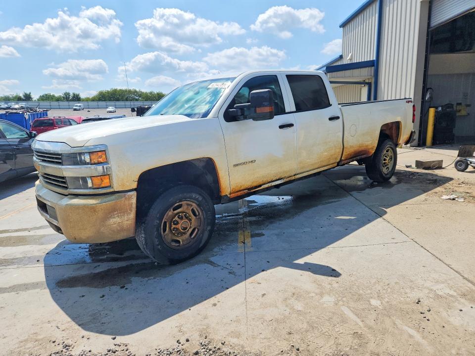 62942686 :رقم المزاد ، 1GC1KUEG0JF117507 vin ، 2018 Chevrolet Silverado مزاد بيع