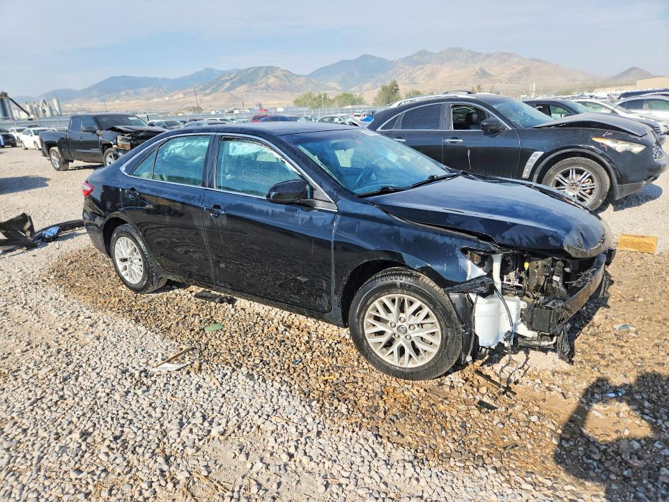 60615306 :رقم المزاد ، 4T1BF1FK6HU351808 vin ، 2017 Toyota Camry مزاد بيع