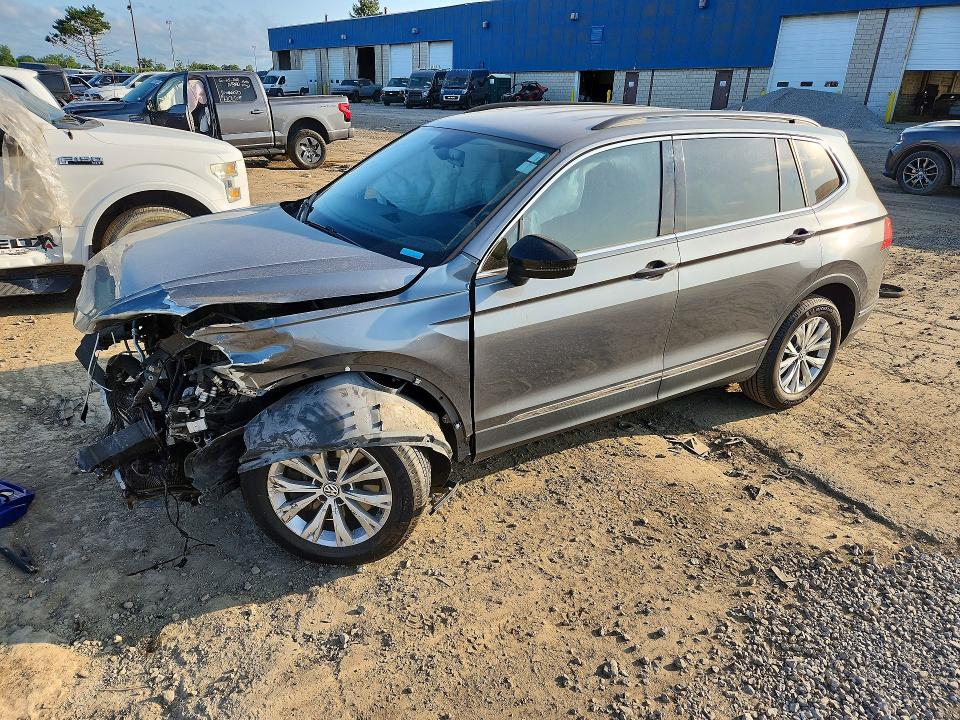 61918346 :رقم المزاد ، 3VV3B7AX0JM000852 vin ، 2018 Volkswagen Tiguan مزاد بيع
