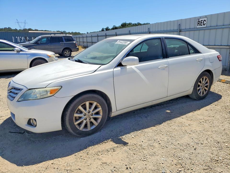 61443266 :رقم المزاد ، 4T1BF3EK5BU586771 vin ، 2011 Toyota Camry مزاد بيع