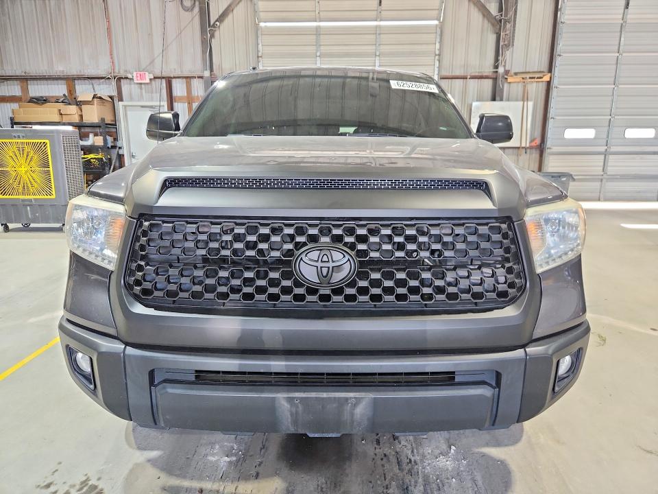 62528856 :رقم المزاد ، 5TFDW5F14GX526890 vin ، 2016 Toyota Tundra مزاد بيع