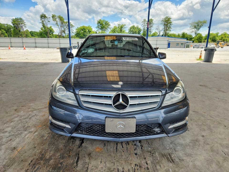 2013 Mercedes-benz C მანქანა იყიდება აუქციონზე, vin: WDDGF4HB9DA746267, აუქციონის ნომერი: 62120606