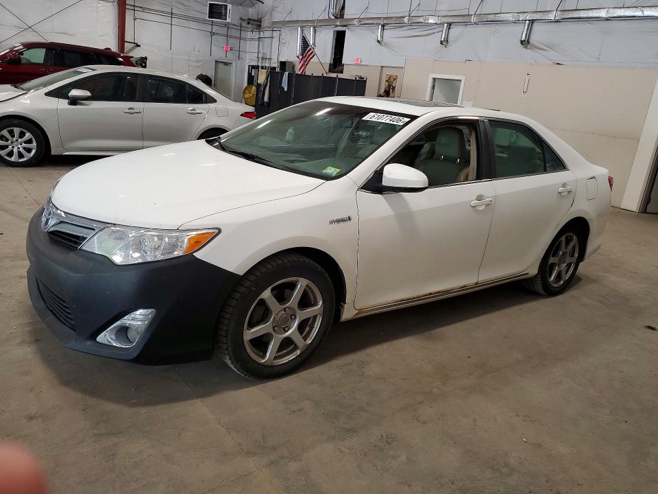 2012 Toyota Camry Hybrid მანქანა იყიდება აუქციონზე, vin: 4T1BD1FK3CU059970, აუქციონის ნომერი: 61077406