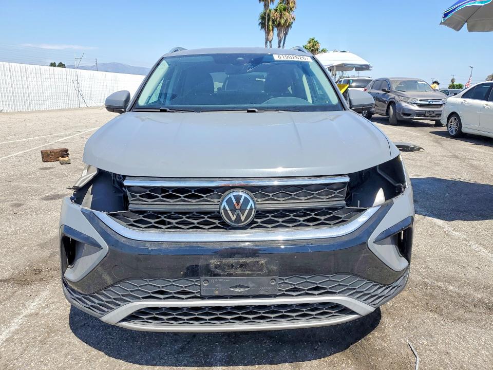 61902626 :رقم المزاد ، 3VVSX7B2XPM302755 vin ، 2023 Volkswagen Taos مزاد بيع