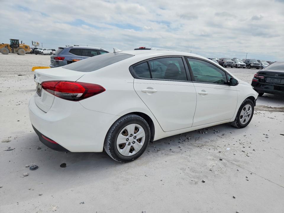 62450476 :رقم المزاد ، 3KPFK4A73JE214299 vin ، 2018 Kia Forte مزاد بيع