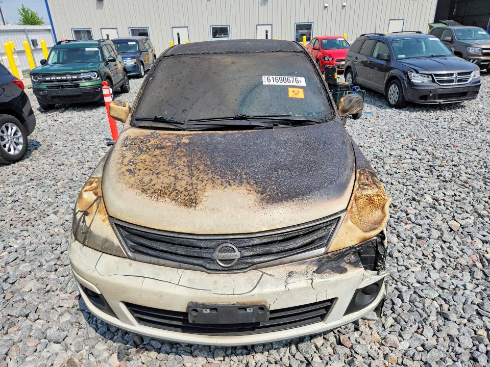 61690676 :رقم المزاد ، 3N1BC1CP2AL448102 vin ، 2010 Nissan Versa مزاد بيع