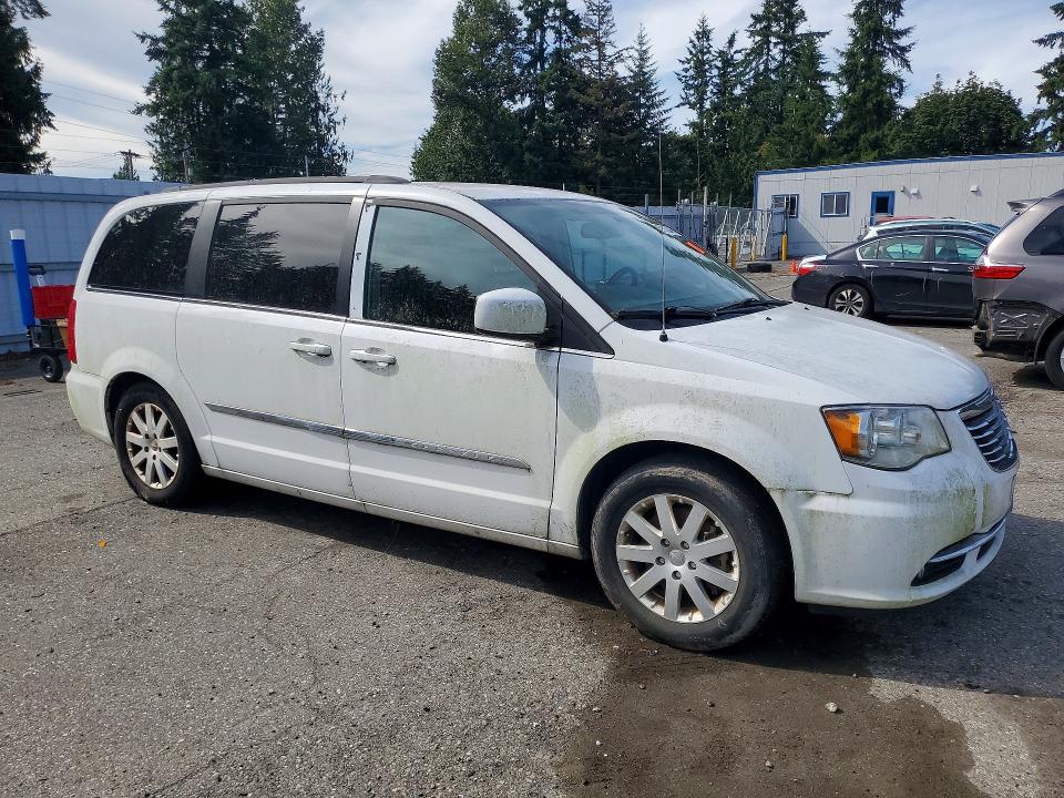 2015 Chrysler Town & Country მანქანა იყიდება აუქციონზე, vin: 2C4RC1BG7FR545528, აუქციონის ნომერი: 63353346
