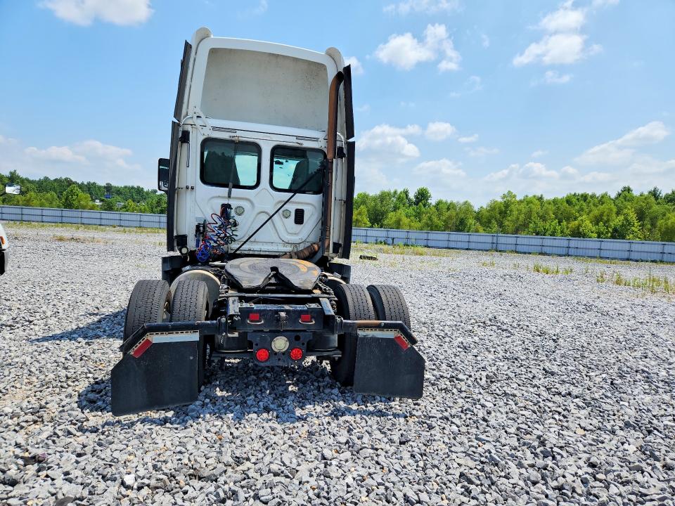 Продажа на аукционе авто 2015 Freightliner Cascadia, vin: 1FUBGEDV5FLGH4778, номер лота: 61965306