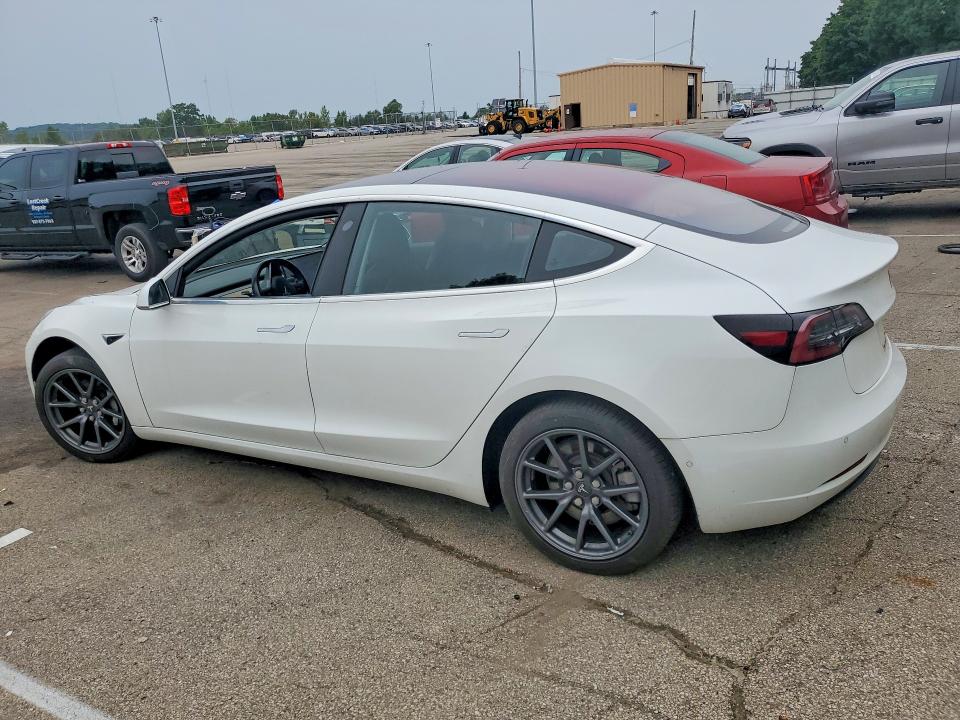 62534406 :رقم المزاد ، 5YJ3E1EA2JF023109 vin ، 2018 Tesla Model 3 مزاد بيع