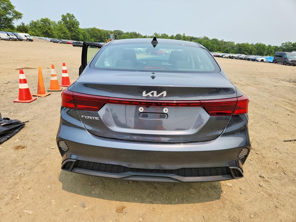 61239336 :رقم المزاد ، 3KPF24AD9PE504089 vin ، 2023 Kia Forte مزاد بيع