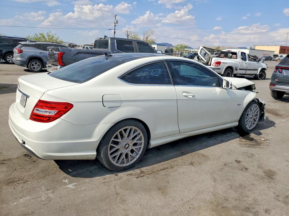 2012 Mercedes-benz C მანქანა იყიდება აუქციონზე, vin: WDDGJ4HB9CF801106, აუქციონის ნომერი: 60045196