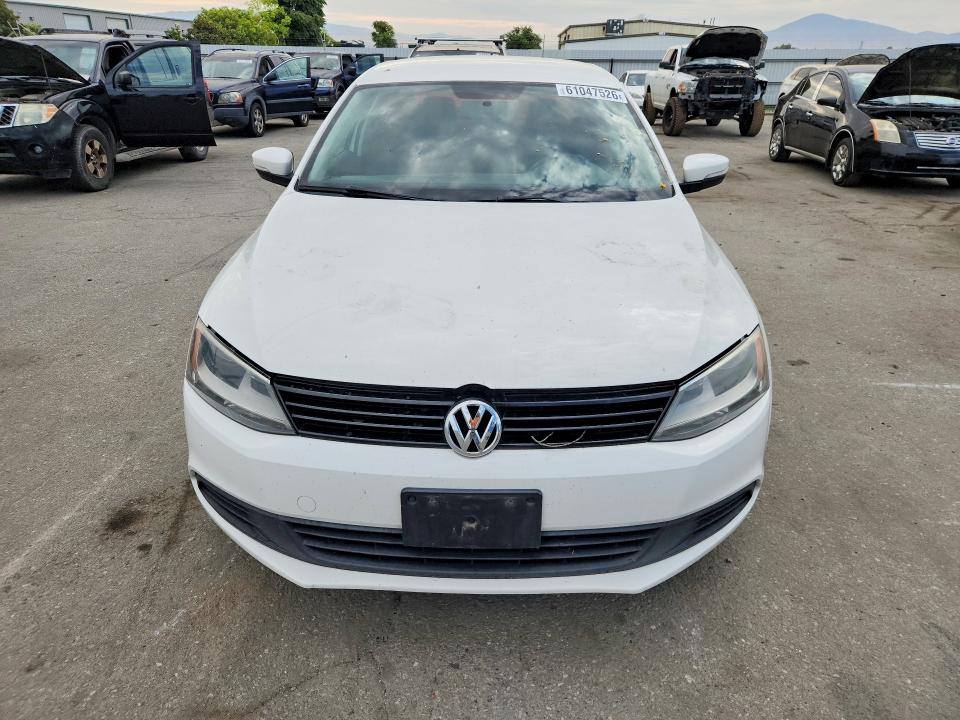 61047526 :رقم المزاد ، 3VWD17AJ5EM237972 vin ، 2014 Volkswagen Jetta مزاد بيع