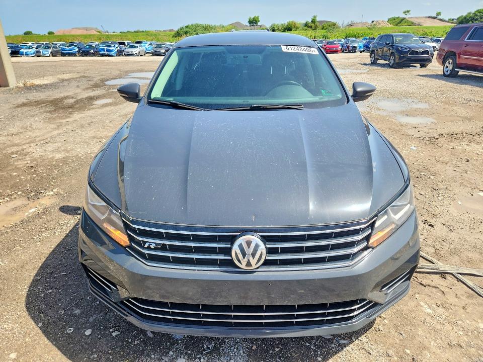 61248406 :رقم المزاد ، 1VWDT7A36HC013370 vin ، 2017 Volkswagen Passat مزاد بيع