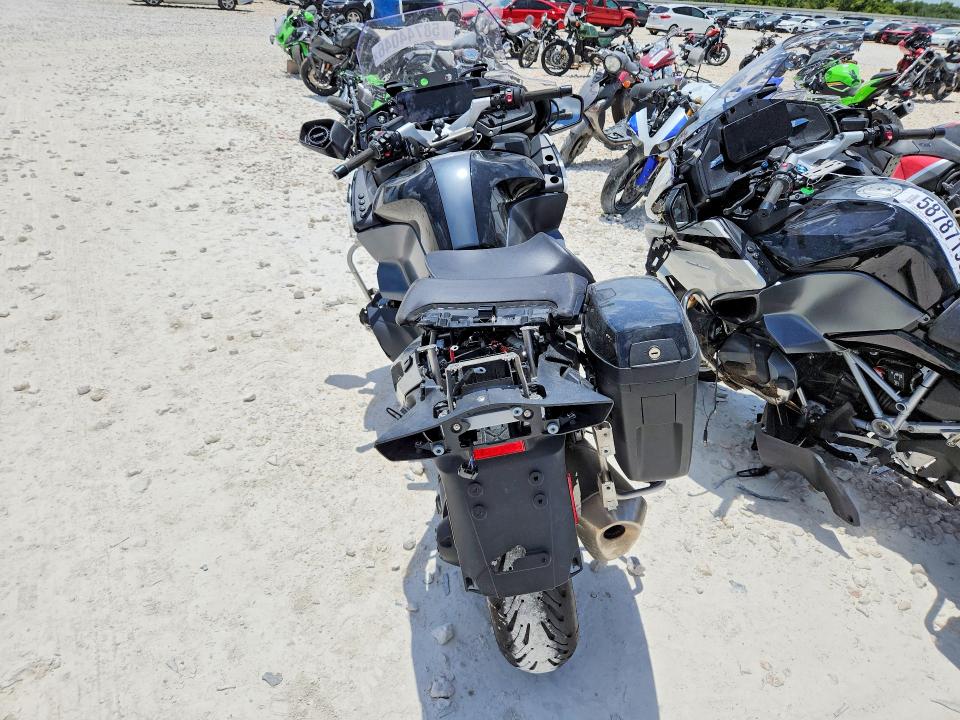 58744046 :رقم المزاد ، WB10L0303R6K21277 vin ، 2024 Bmw R100 مزاد بيع