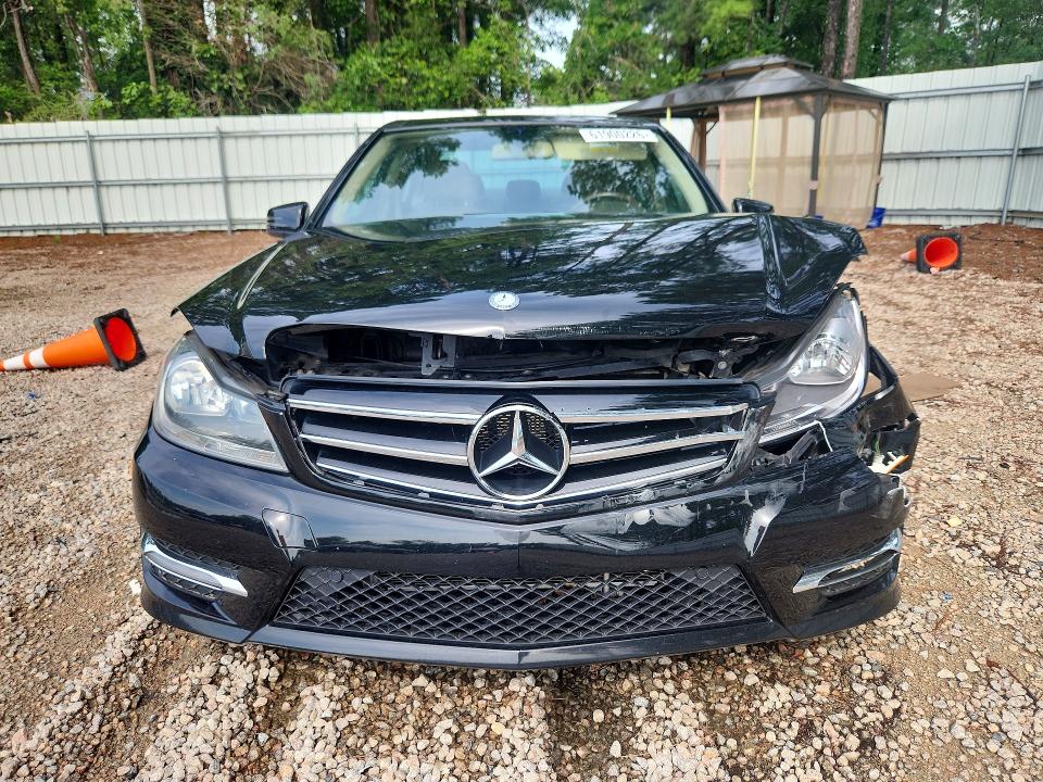 2014 Mercedes-benz C მანქანა იყიდება აუქციონზე, vin: WDDGF8AB4EA907840, აუქციონის ნომერი: 61900226