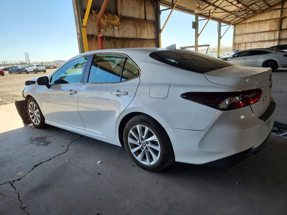 59319176 :رقم المزاد ، 4T1C11AK5NU676150 vin ، 2022 Toyota Camry مزاد بيع