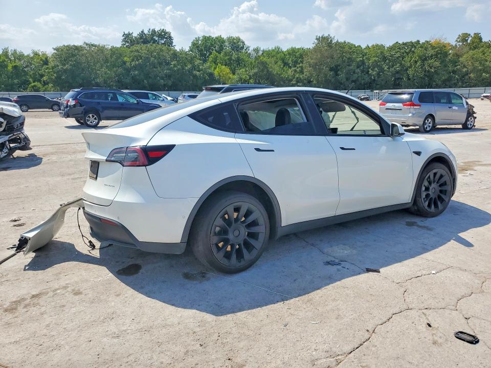 63569156 :رقم المزاد ، 7SAYGAEE1NF329679 vin ، 2022 Tesla Model Y مزاد بيع