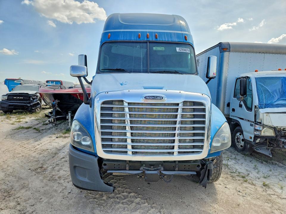 Продажа на аукционе авто 2016 Freightliner Cascadia 125, vin: 1FUGGLD58GLHA4383, номер лота: 62956876