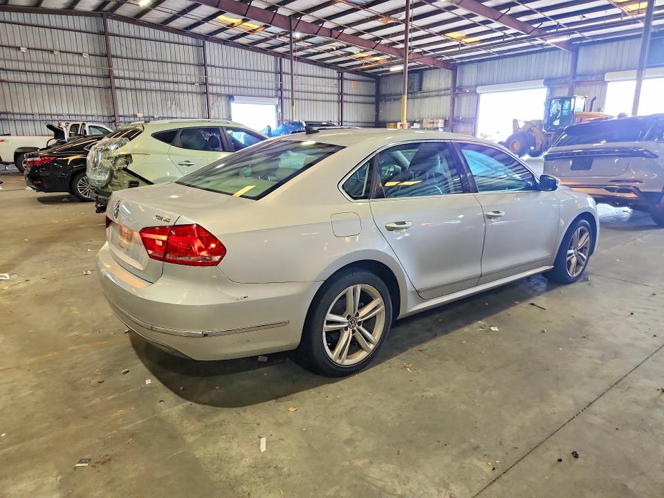 62695246 :رقم المزاد ، 1VWBN7A34DC029160 vin ، 2013 Volkswagen Passat مزاد بيع
