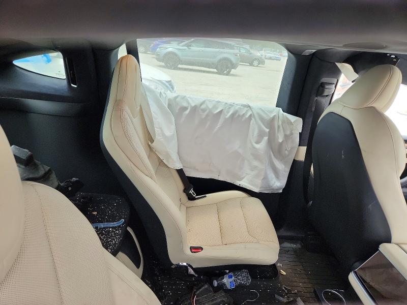 60666086 :رقم المزاد ، 7SAXCBE58RF440202 vin ، 2024 Tesla Model X مزاد بيع