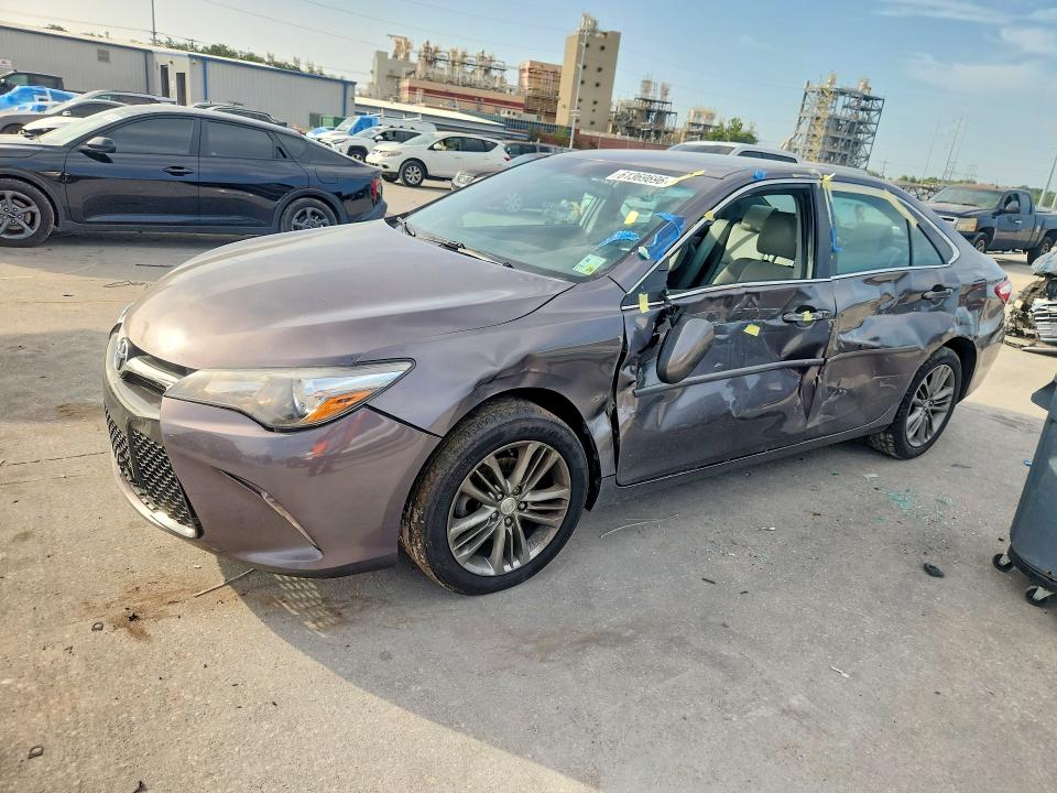 61369696 :رقم المزاد ، 4T1BF1FKXGU124457 vin ، 2016 Toyota Camry مزاد بيع