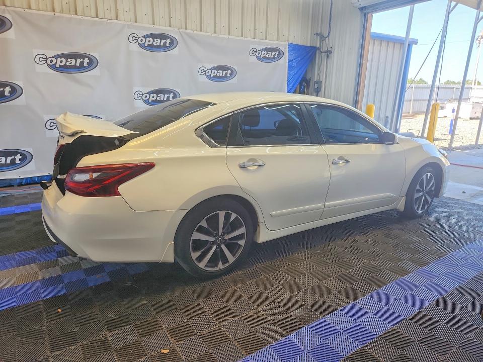 Продаж на аукціоні авто 2017 Nissan Altima, vin: 1N4AL3APXHN315420, номер лоту: 61487536