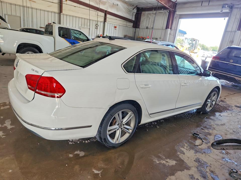 60641116 :رقم المزاد ، 1VWCT7A35FC037815 vin ، 2015 Volkswagen Passat مزاد بيع