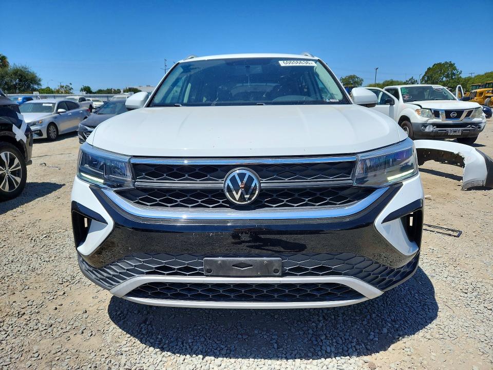 Продажа на аукционе авто 2022 Volkswagen Taos, vin: 3VVRX7B25NM022978, номер лота: 60086636