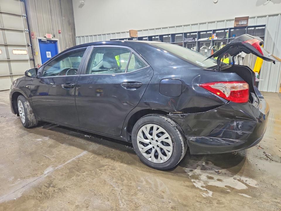 62842656 :رقم المزاد ، 5YFBURHE8JP835448 vin ، 2018 Toyota Corolla مزاد بيع